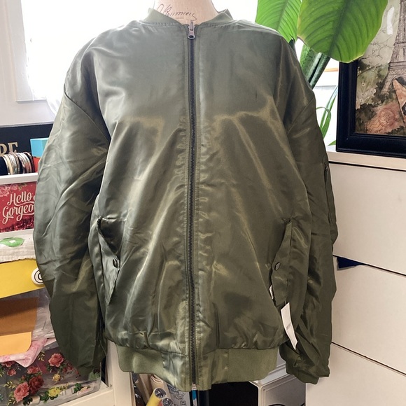 Forever 21 | bomber oversized reversible jacket. Thick and cozy. - Picture 2 of 5